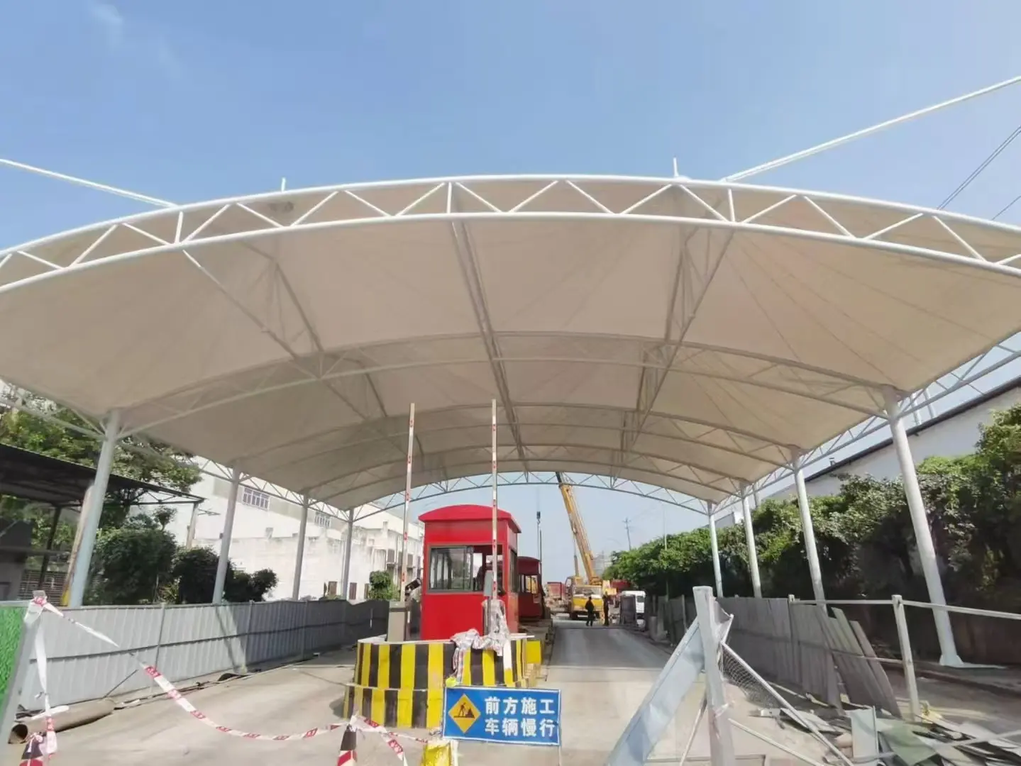 【贵州黄平雨棚】怎么选择【源头工厂】：解决雨棚建造盲目选择的选型标准